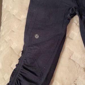 Lulu navy blue leggings